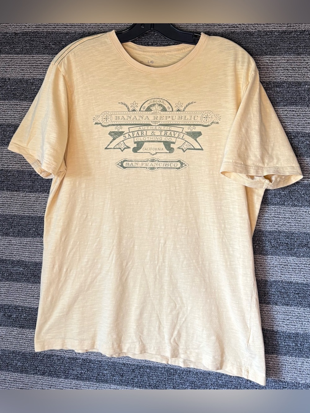 Banana Republic Men's Soft Yellow Short Sleeve Graphic T-Shirt Men’s Large EUC